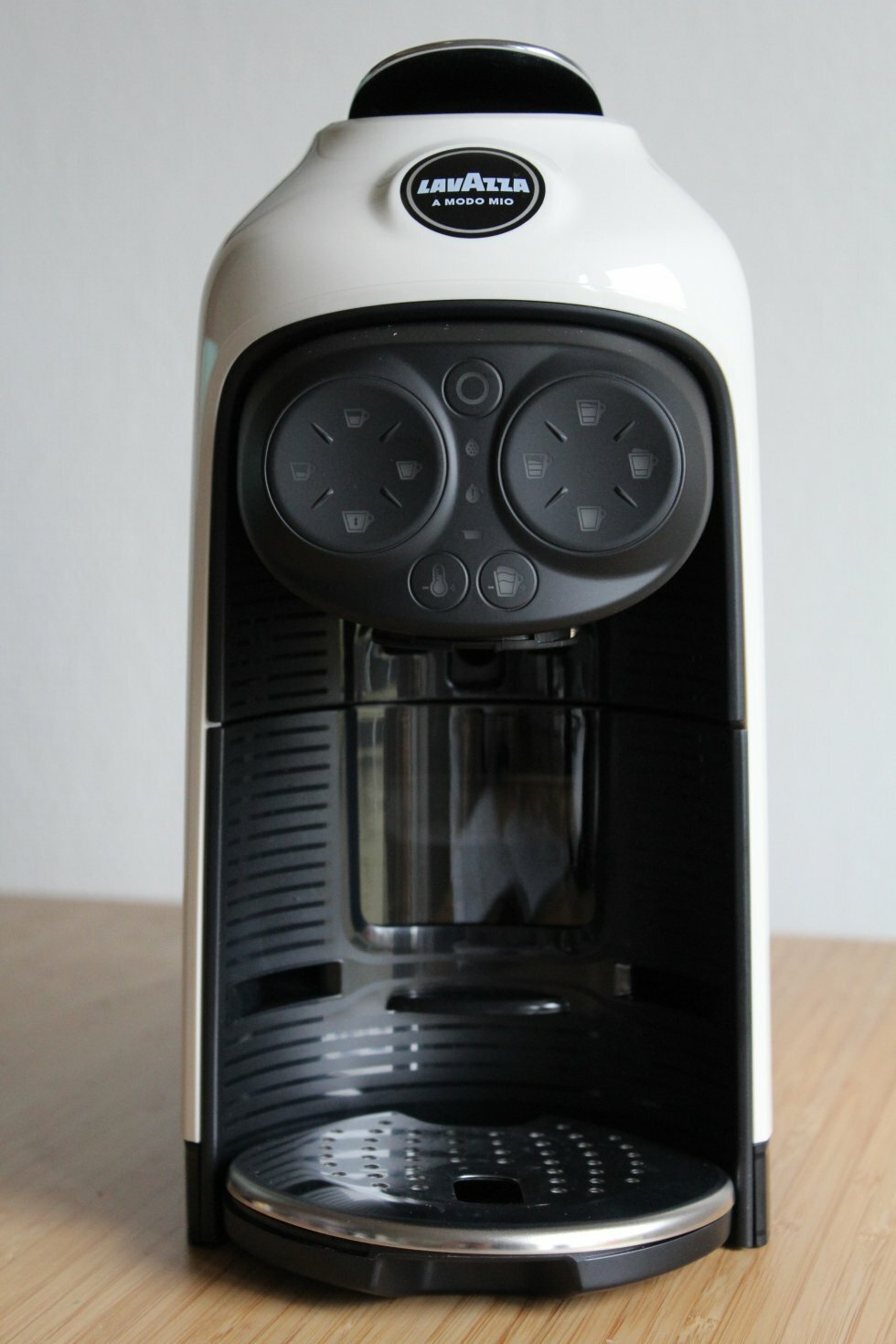 Slank og designvenlig kaffekapsel-maskine.  - Test: Lavazza A Modo Mio Deséa kaffemaskine