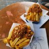 Belgiske fritter med peanutbutter. - Køkkenrebeller og kartoffelmos: En madrejse gennem Flanderns madkultur