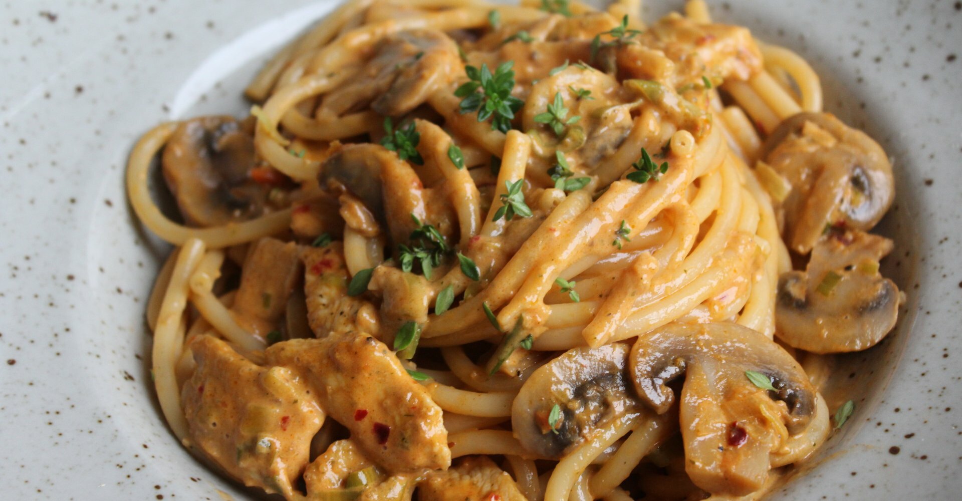 Spicy Chicken Pasta Mandekogebogen