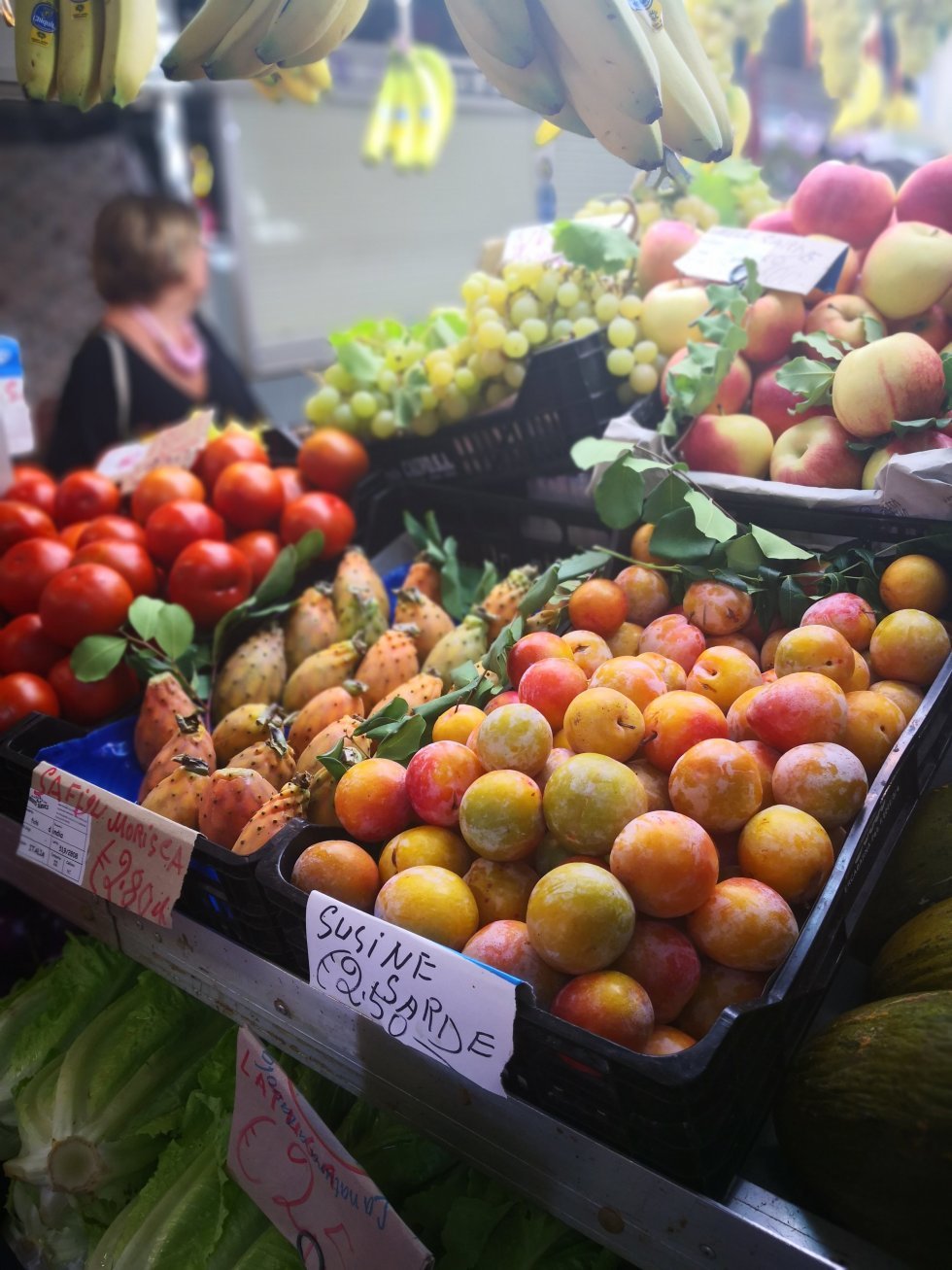 Grøntmarked i Cagliari. - Fra hjemmebrygget vin til løg-is: en kulinarisk rejse gennem Sardinien