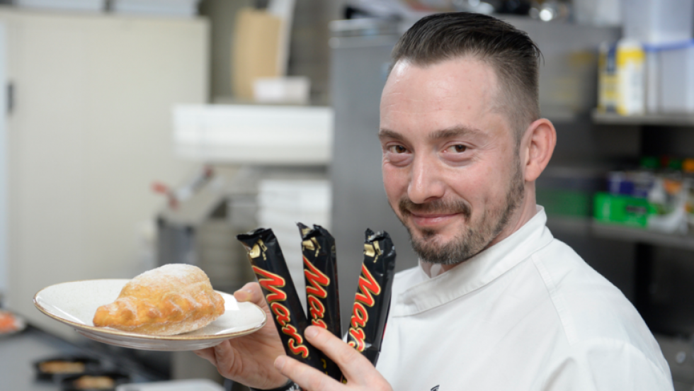 Skotsk restaurant har opfundet en 2000 kalorier-tung Deep Fried Mars Bar Calzone