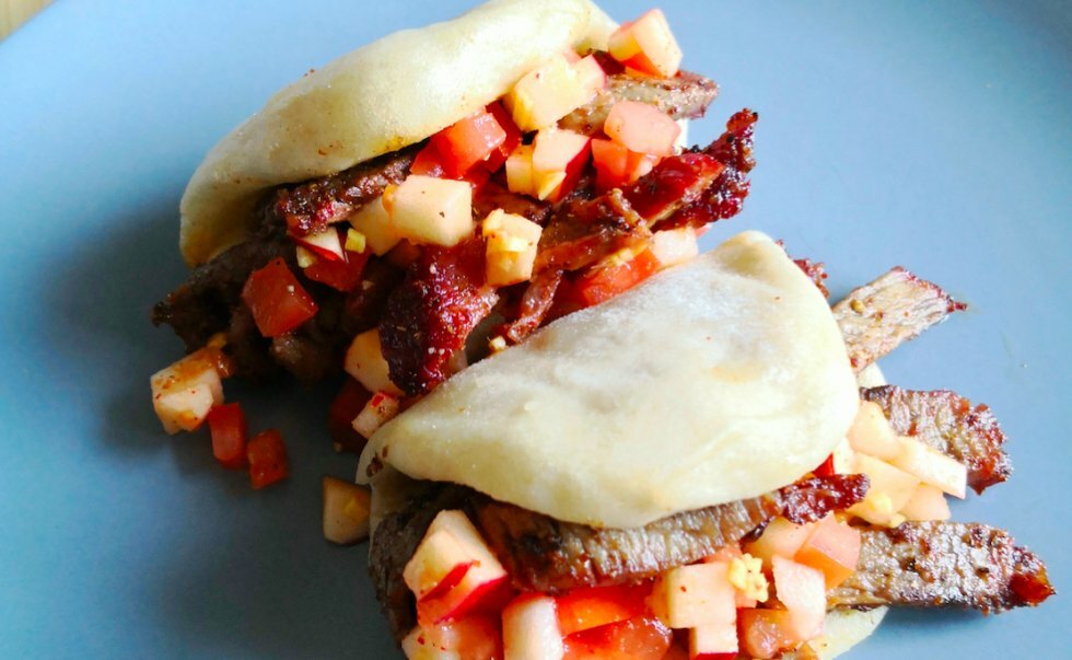 Bao med kebab og tomat-æble-salsa