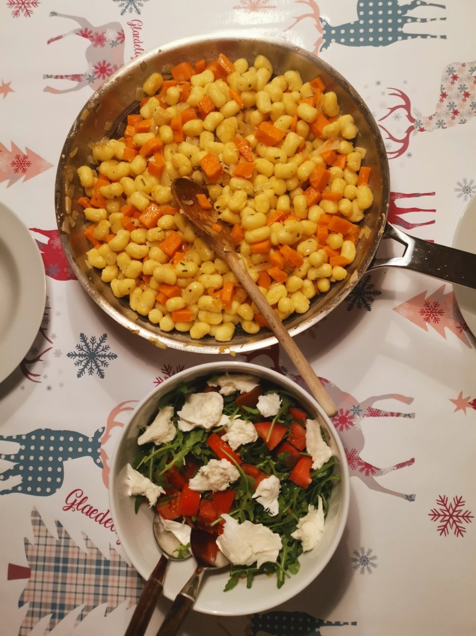 Gnocchi med sød kartoffel og rucola-salat - Aarstiderne forkæler smagsløgene med ny kombi-kasse
