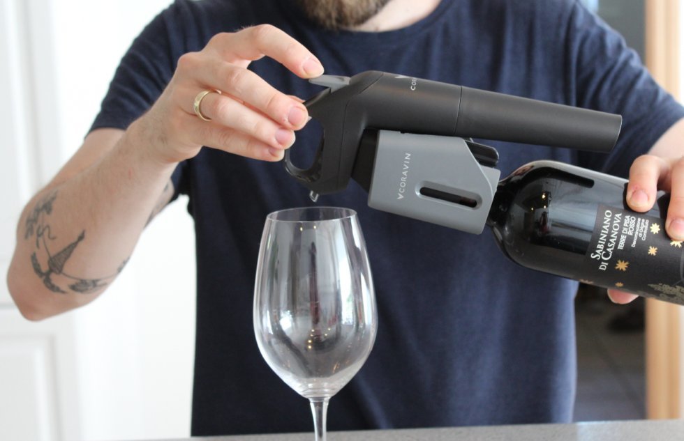 Coravin påmonteres vinflasker og hælder vin op uden at bryde korkproppen. - Coravin Model 3 (Test)