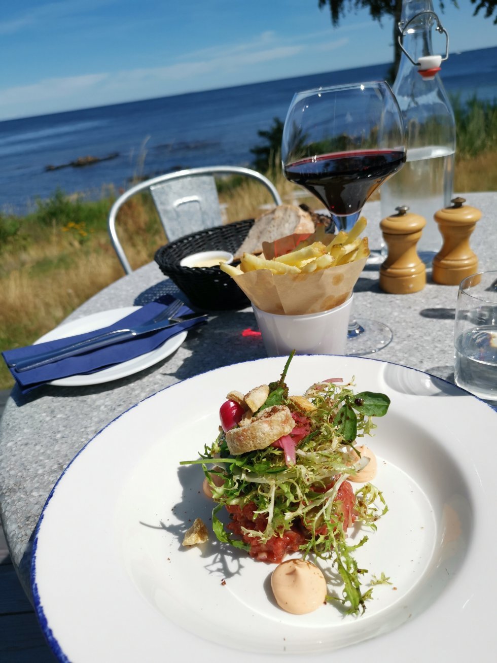 Rørt tatar på Melsted Badehotel et spytklat fra stranden. - Kulinarisk staycation 2020: Turen går til Bornholm