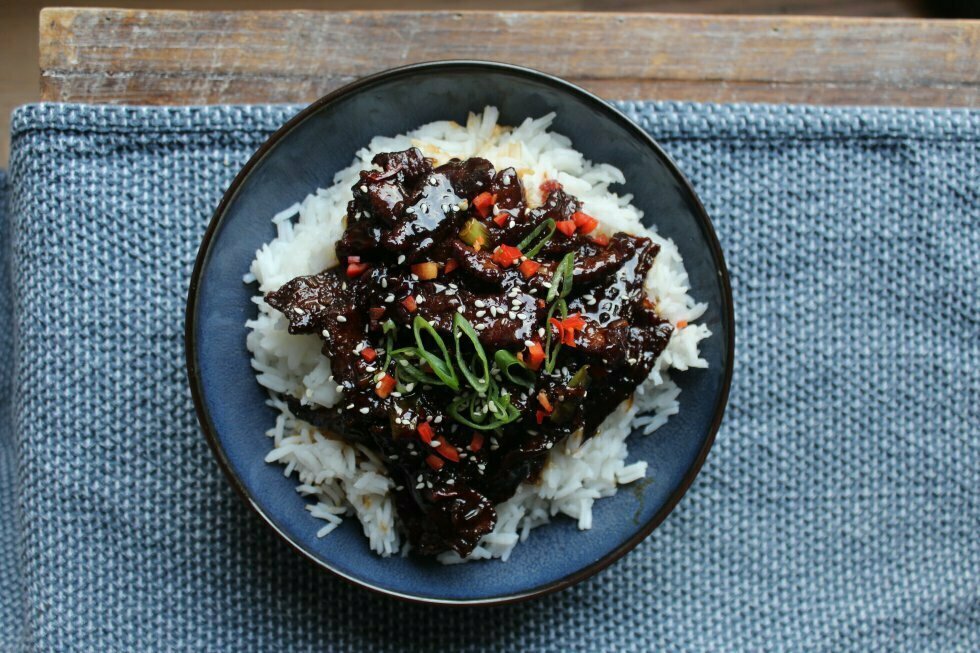 Crispy Sticky Beef - Asiatisk mad: 10 opskrifter på asiatisk hverdagsmad