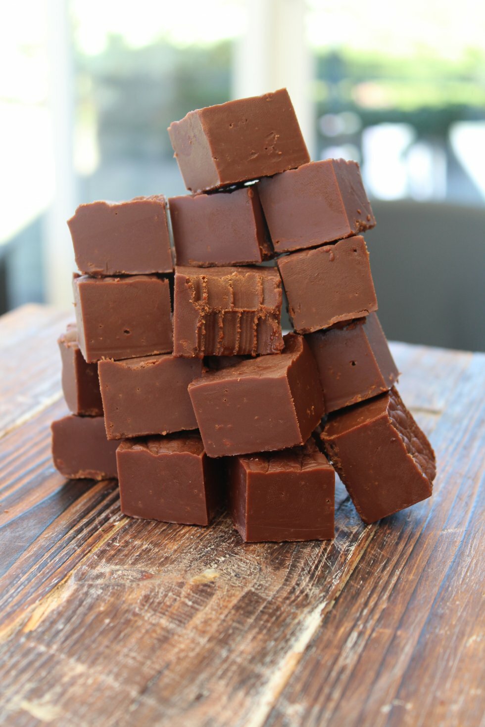 Færdige hapsere af fudge med chokolade. - Hjemmelavet fudge