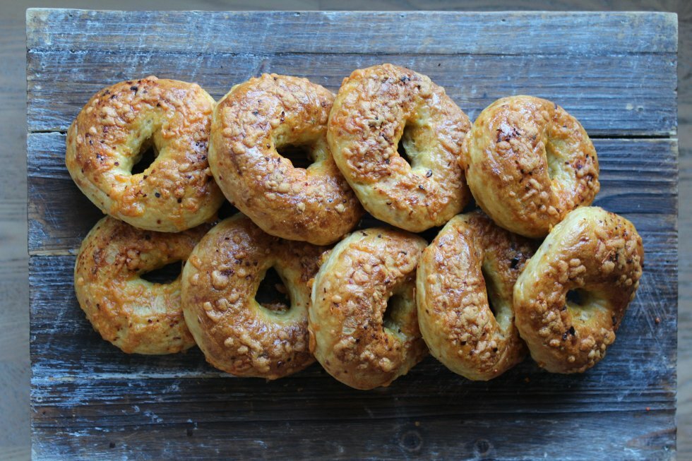 Hjemmebagte chili cheese bagels