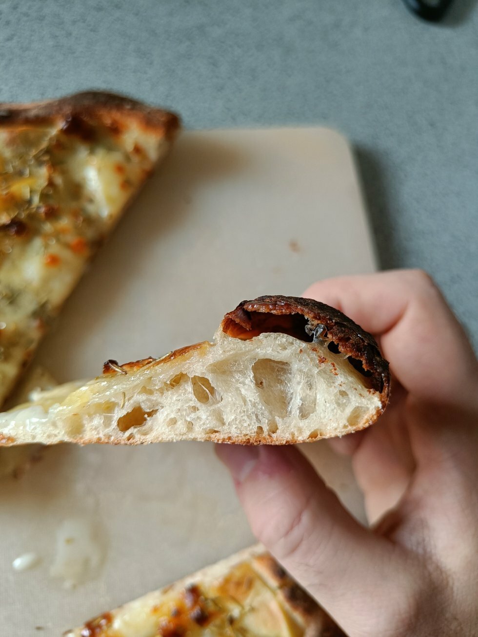 Luftig, saftig og sprød krumme! - Surdejspizza: Sådan bager du hjemmelavet pizza med surdej