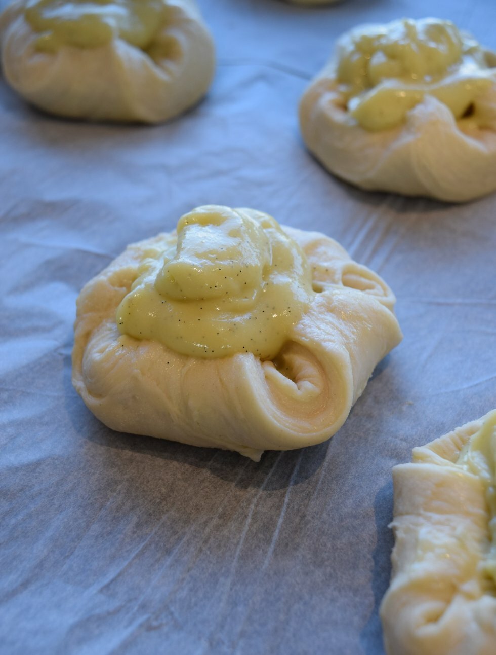 Spandauere klar til ovnen! - Spandauer - opskrift på hjemmelavet spandauere med wienerbrød og kagecreme