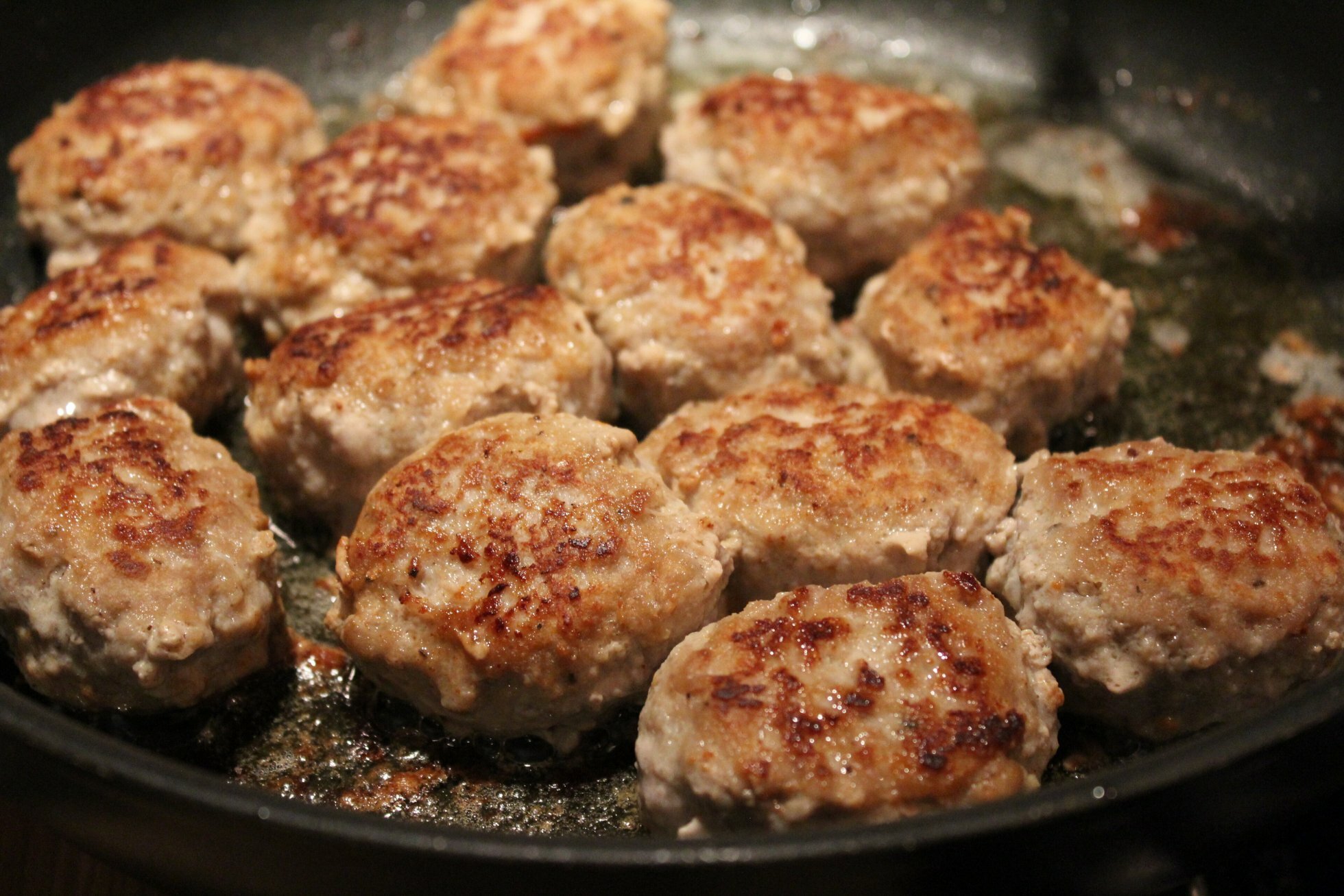 Frikadeller: Klassisk Opskrift På Danske Frikadeller - Mandekogebogen