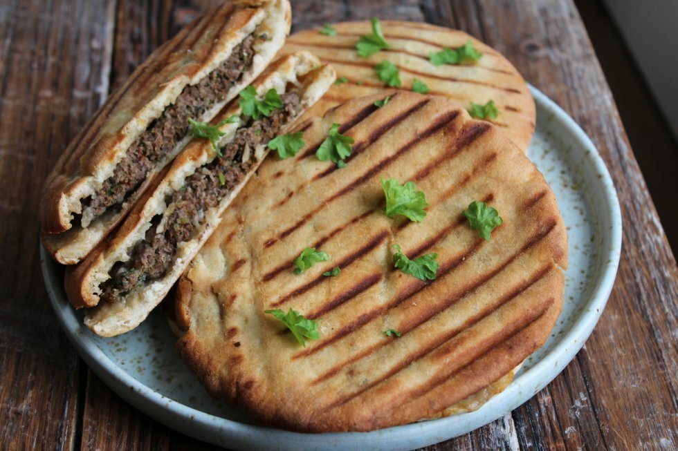 Arayes: Libanesiske, grillede pitabrød med kødfyld