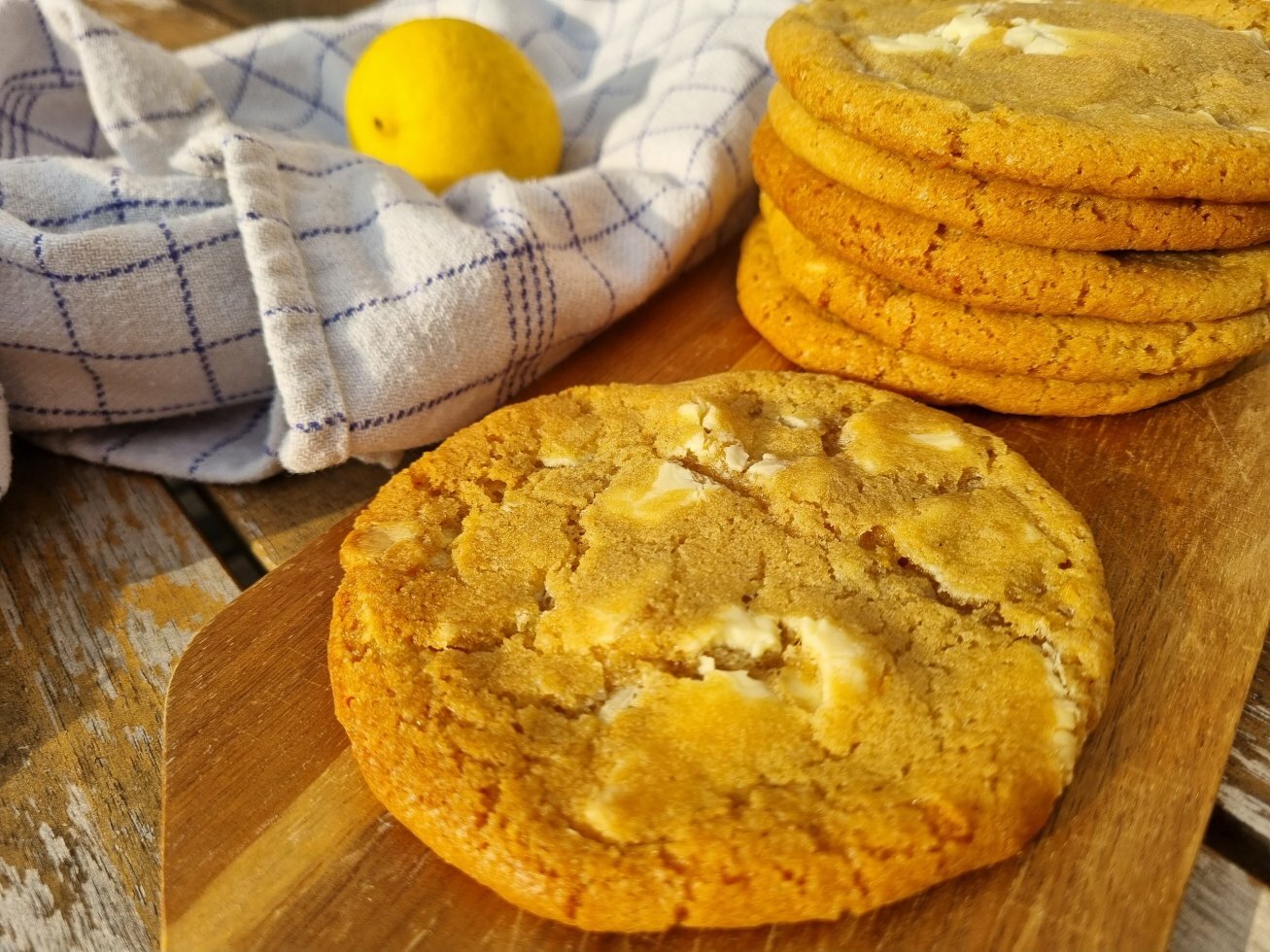 Amerikanske Cookies med citron og hvid chokolade