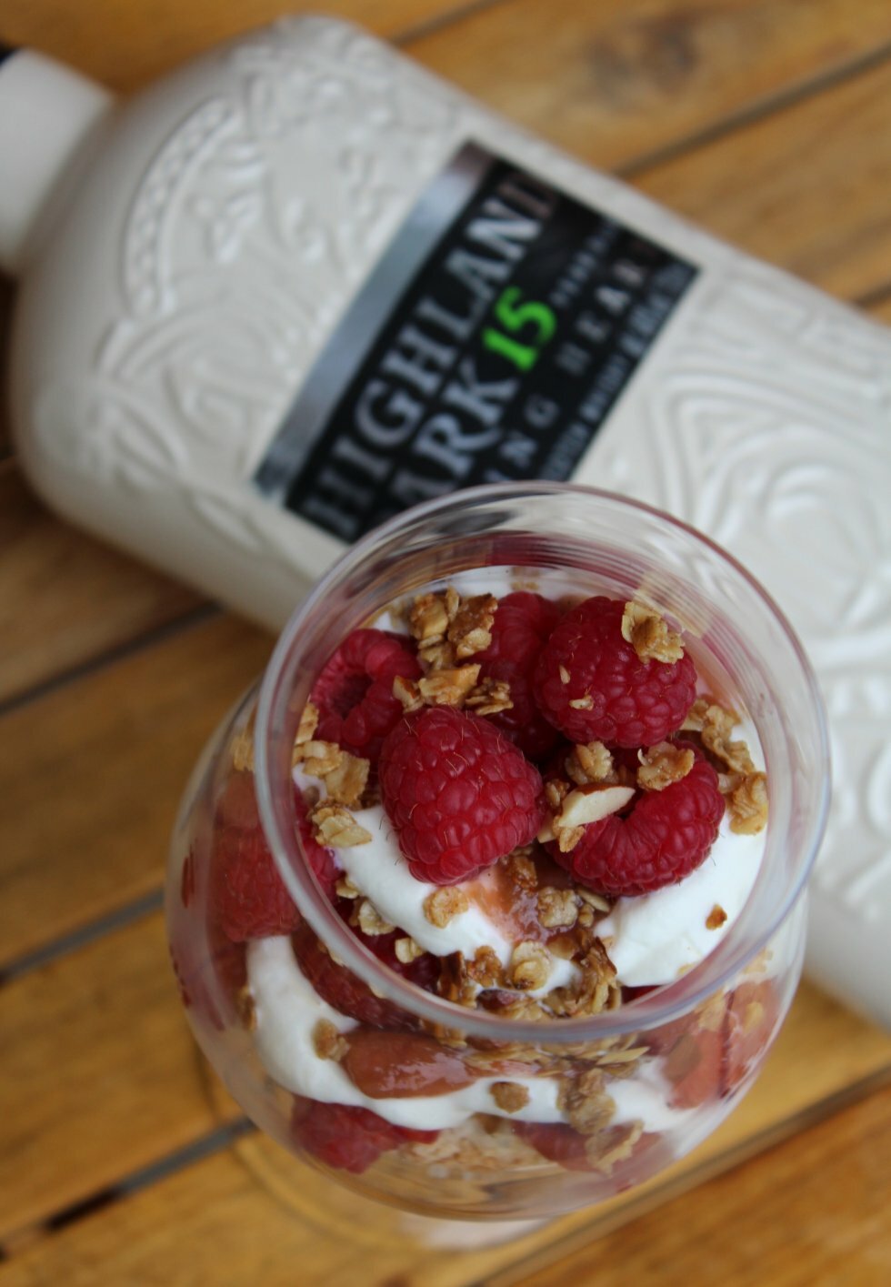 Cranachan og Highland Park Viking Heart. - Cranachan: Skotsk hindbærdessert med whisky