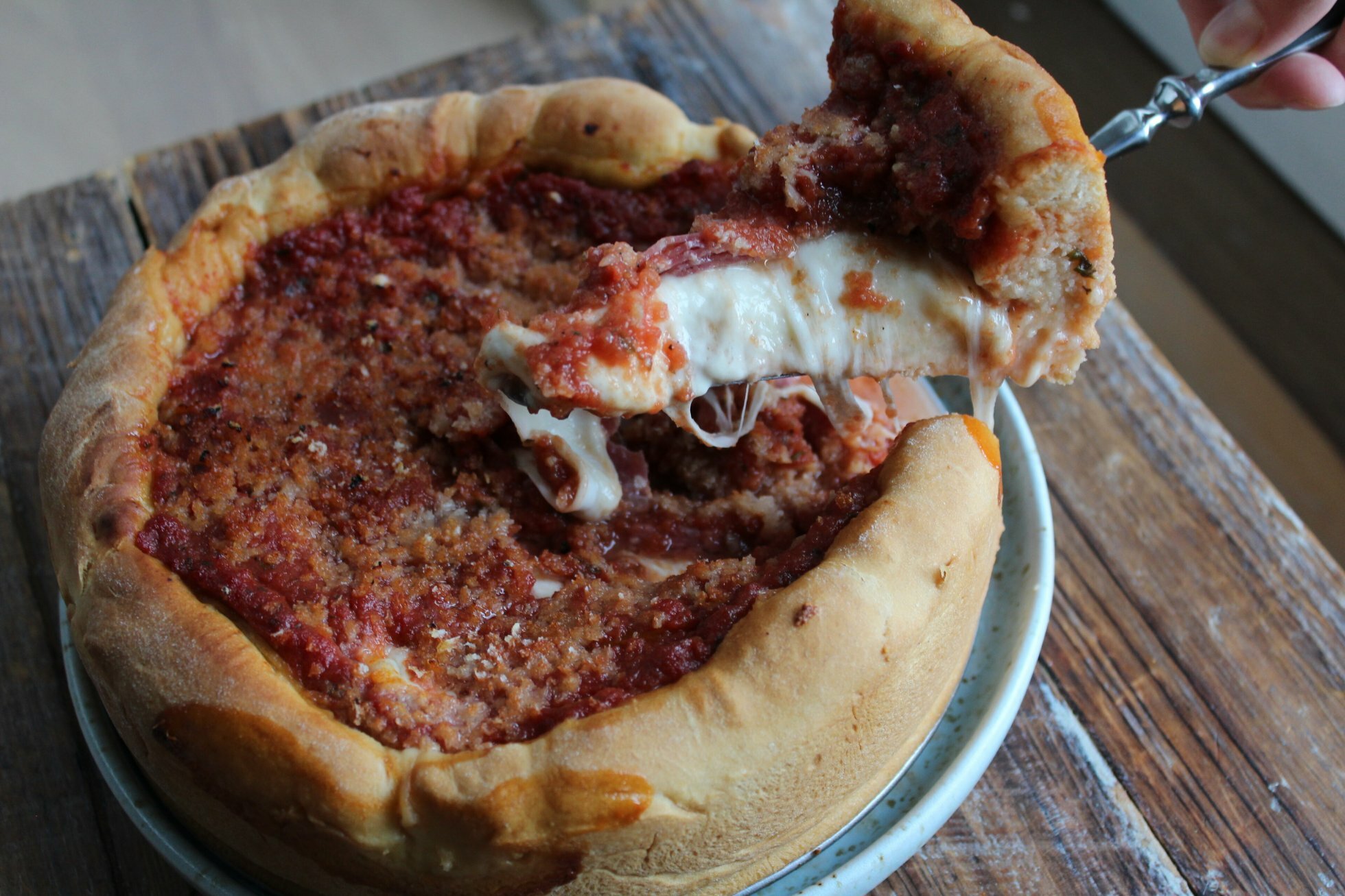 chicago-style-deep-pan-pizza-mandekogebogen