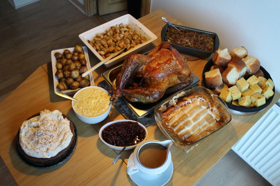 Den komplette Thanksgiving.  - Thanksgiving middag med helstegt kalkun og tilbehør