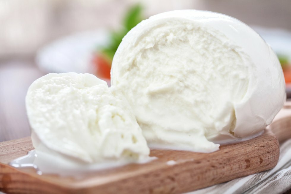 Derfor skal du aldrig købe den billige mozzarella-kugle til din pizza