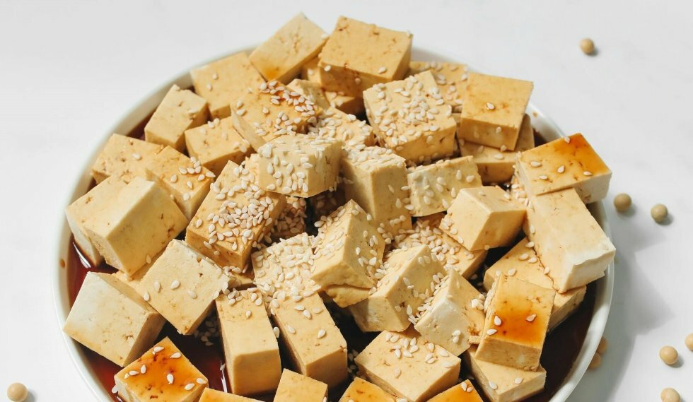 Sådan får du sprød tofu: Det geniale trick med varmt vand