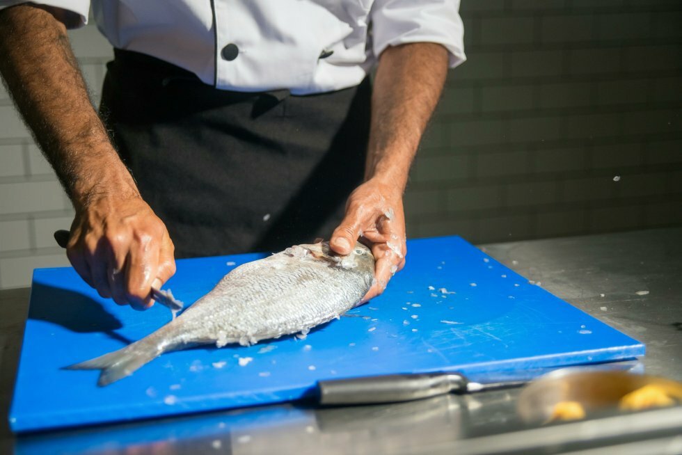 Den smarte skæreteknik til at tilberede ujævne fiskefileter perfekt hver gang