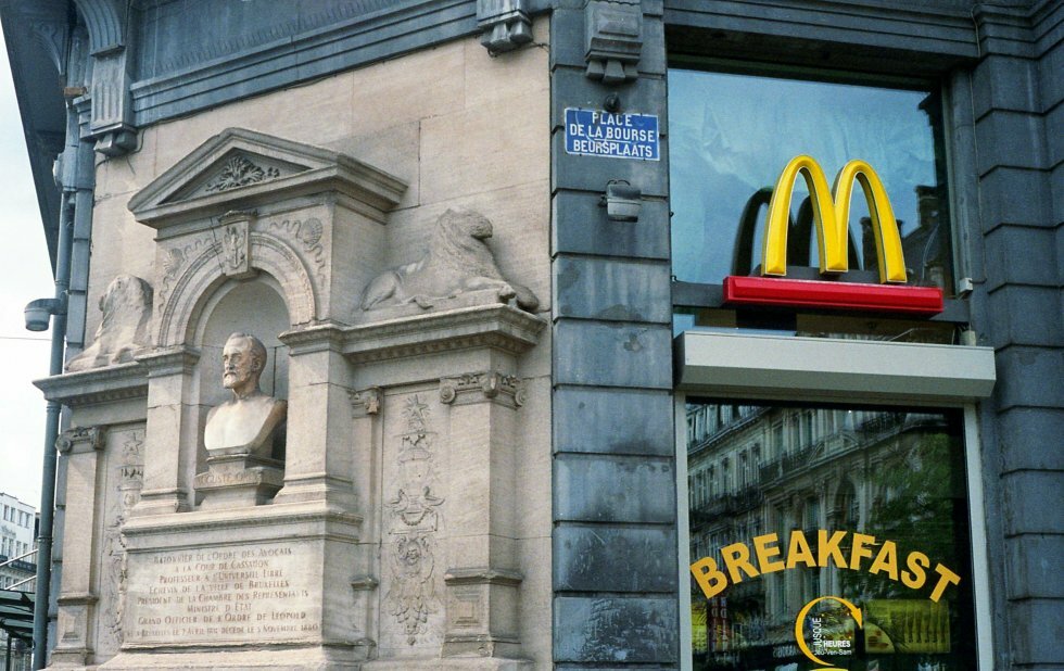 Hvem laver egentlig McDonald's burgerboller?