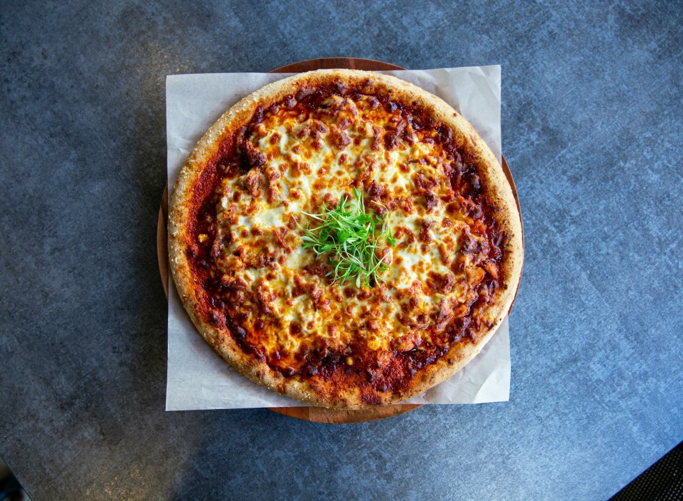 Sådan bruger du en pizzasten til perfekt sprød bund