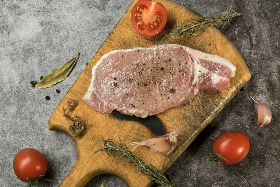 Så længe skal du grille tynde koteletter for saftige resultater