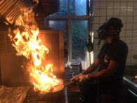 Nu kan du spise Danmarks stærkeste chili-ret, som laves med gasmasker i køkkenet