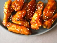 Sticky hot wings: Honning og chili-marineret