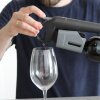 Coravin påmonteres vinflasker og hælder vin op uden at bryde korkproppen. - Coravin Model 3 (Test)
