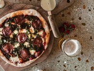 Pizza-Gorm eliminerer frysepizzaen med friske bagselv-pizzaer til Corona-hverdagen