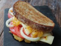 Braaibroodjie: Sydafrikansk grilled cheese sandwich med mangochutney