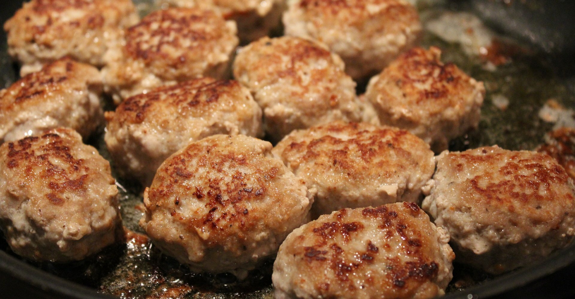 Frikadeller: Klassisk Opskrift På Danske Frikadeller - Mandekogebogen