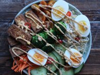 Gado Gado: Indonesisk salat med peanut-dressing