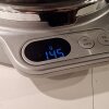 Røremaskinens timer har dobbeltfunktion som elektronisk køkkenvægt - Kenwood Totanium Baker XL - Test: Kenwood Titanium Baker XL (røremaskine)
