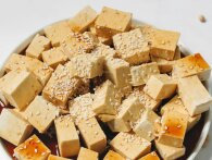 Sådan får du sprød tofu: Det geniale trick med varmt vand