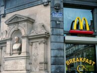 Hvem laver egentlig McDonald's burgerboller?