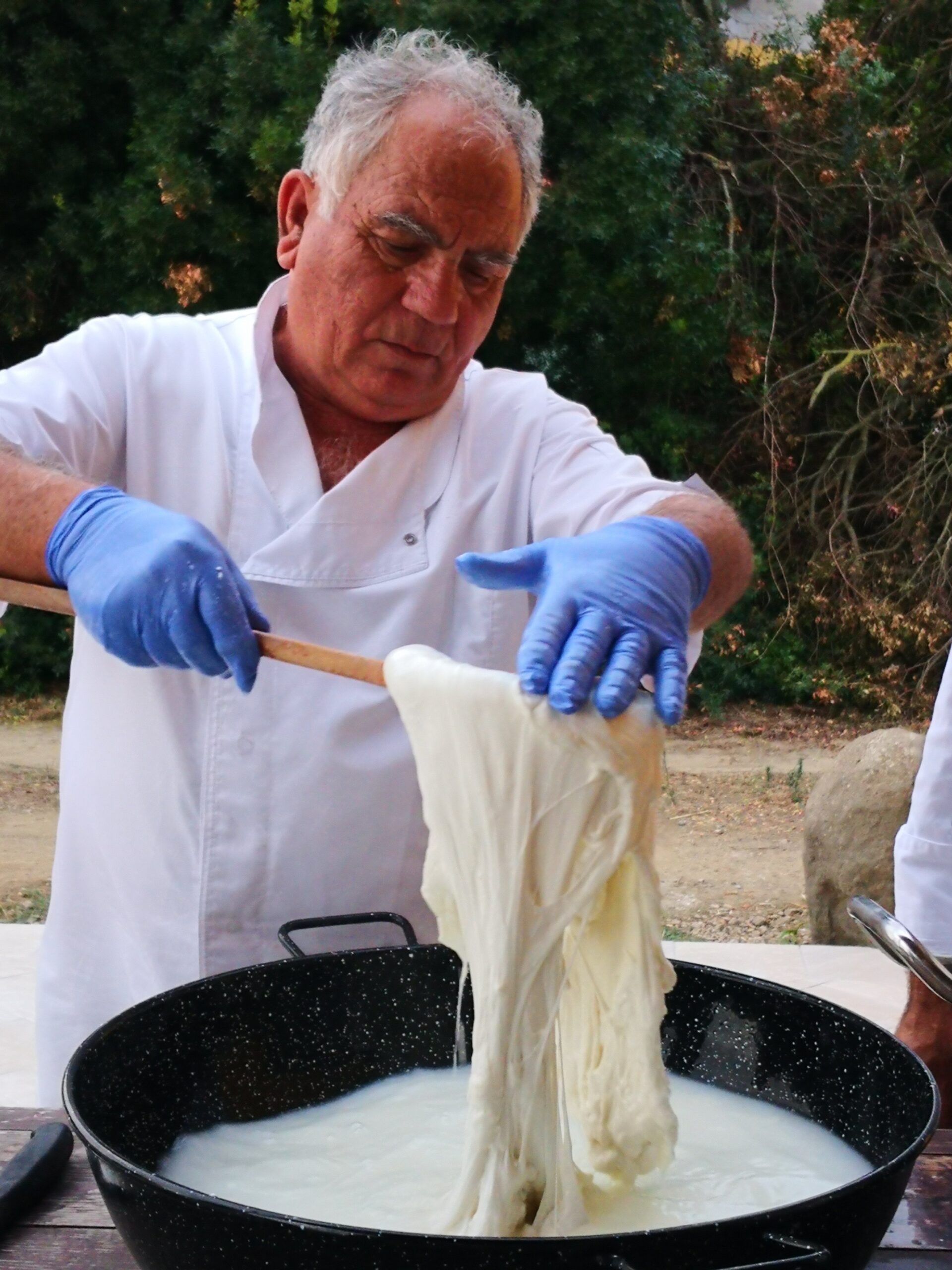 Frisklavet mozzarella på Fattoria Cuscusa.