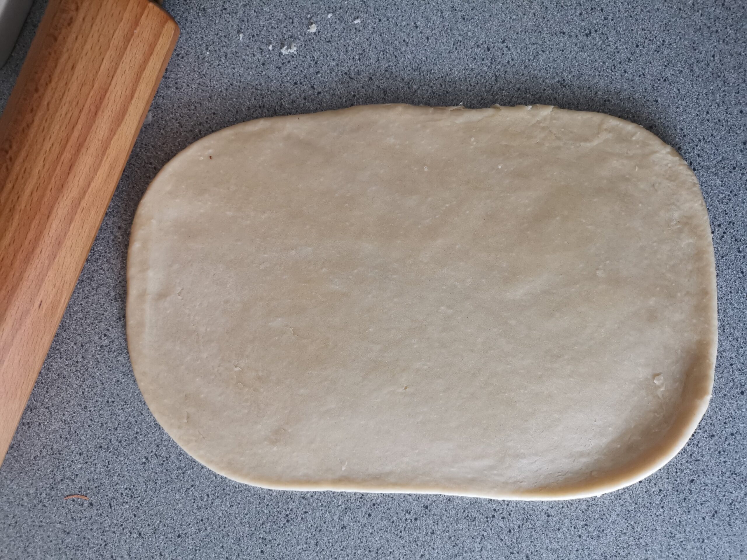 Rul den ud til 20x30 cm med samlingen nedad.