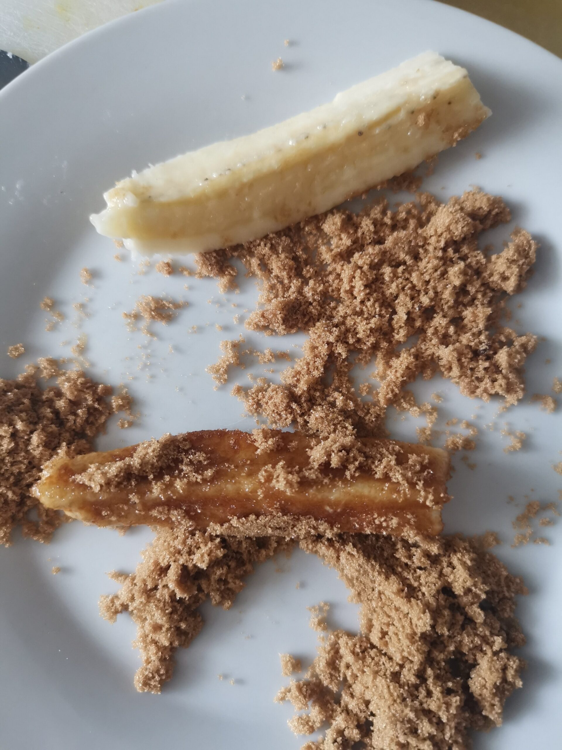 Vend bananerne i rigeligt med brun farin.