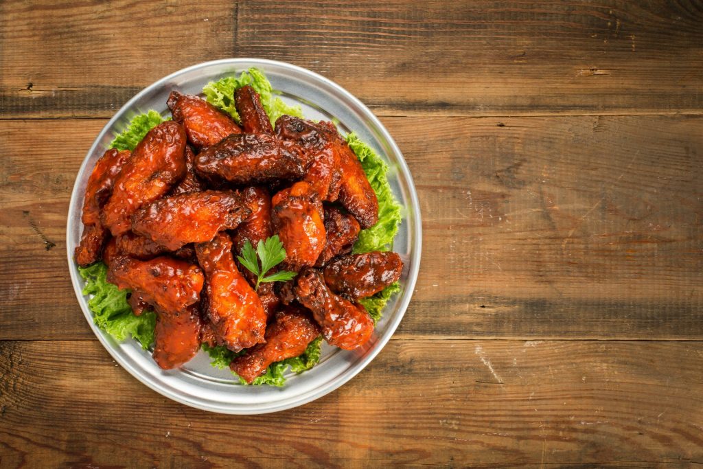 Den ikoniske kæde, der opfandt termen “boneless wings”