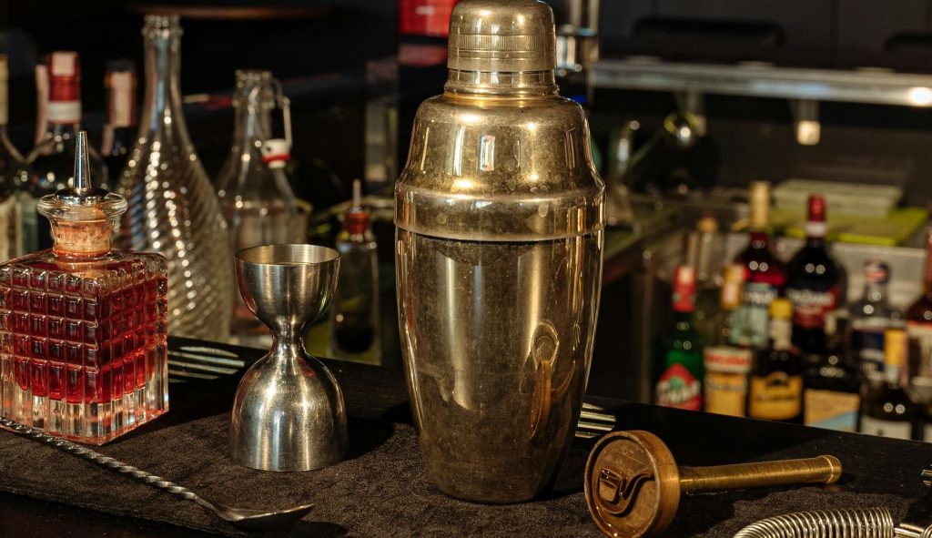 Din cocktailshaker kan lave mere end drinks – gør dine salater lækrere