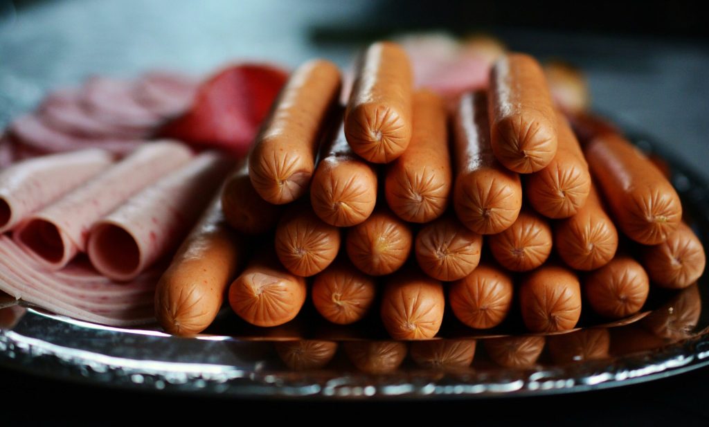 Hvad er de billigste supermarked-hotdogs egentlig lavet af?