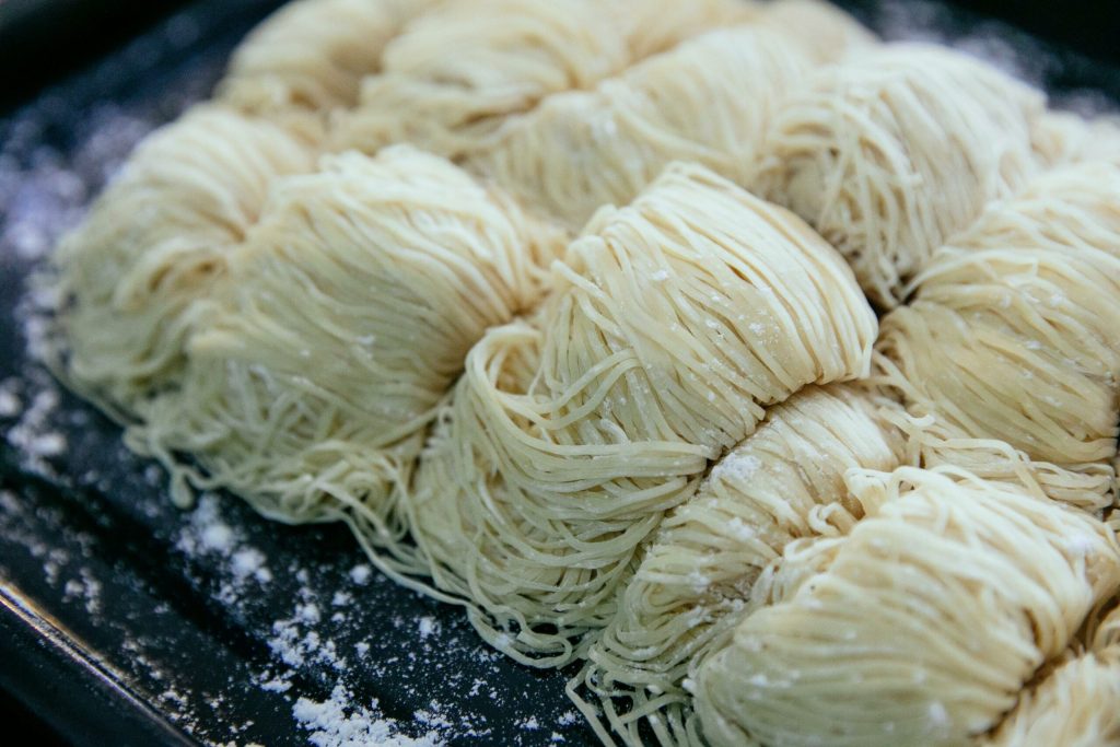 Sådan tørrer du frisk pasta uden et pastastativ