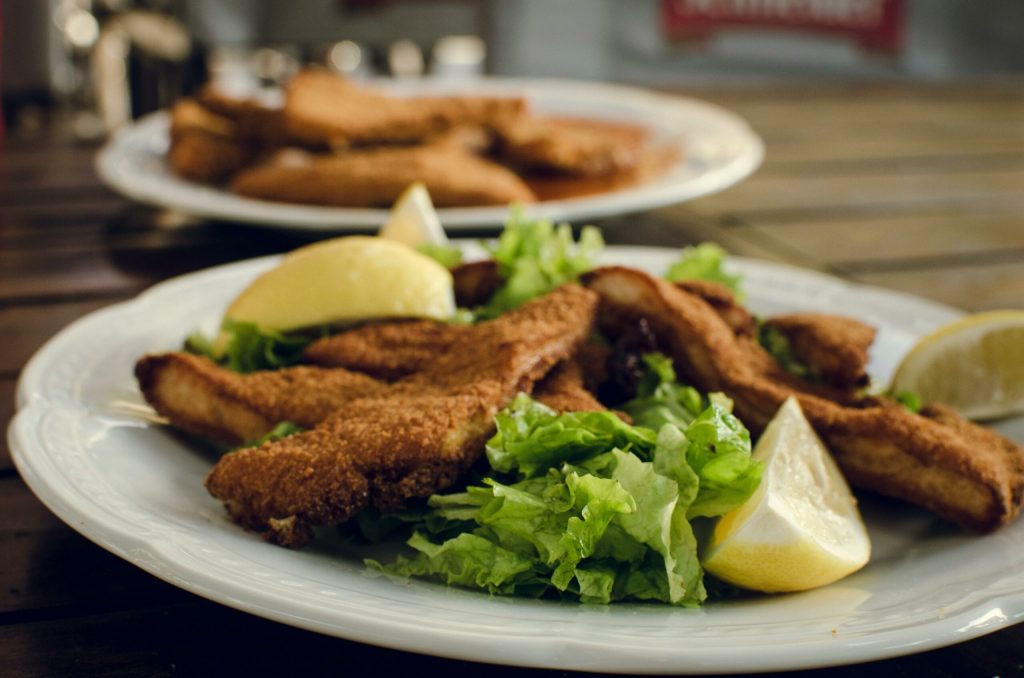 Et sødt trick gør hjemmelavet fried chicken vanvittigt smagfuldt