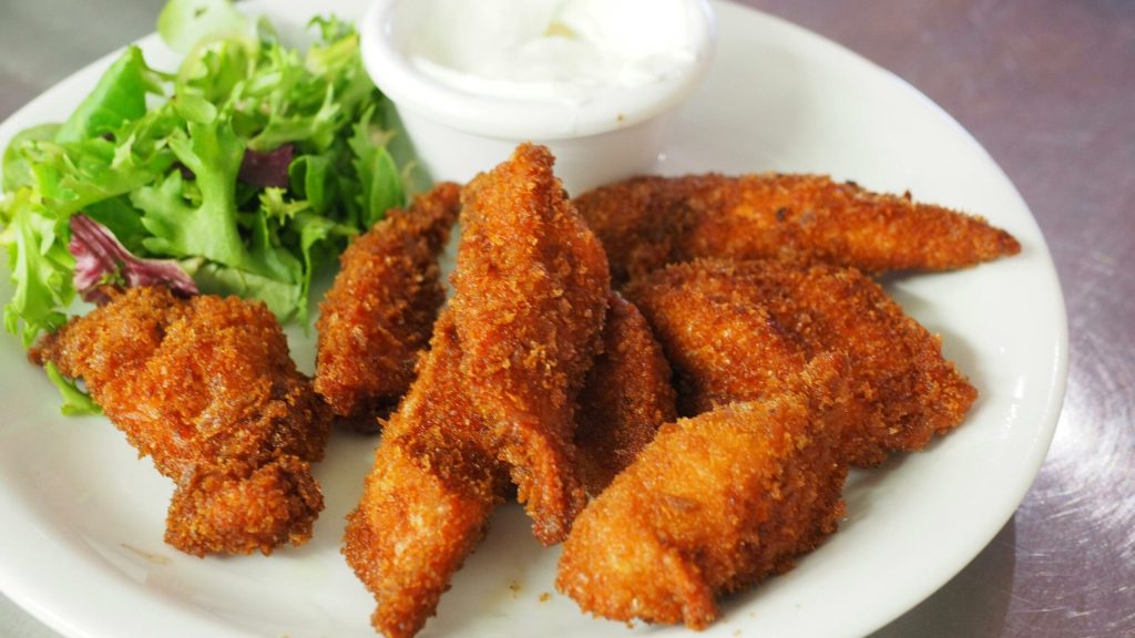 Sådan fryser og genopvarmer du fried chicken uden at miste sprødheden