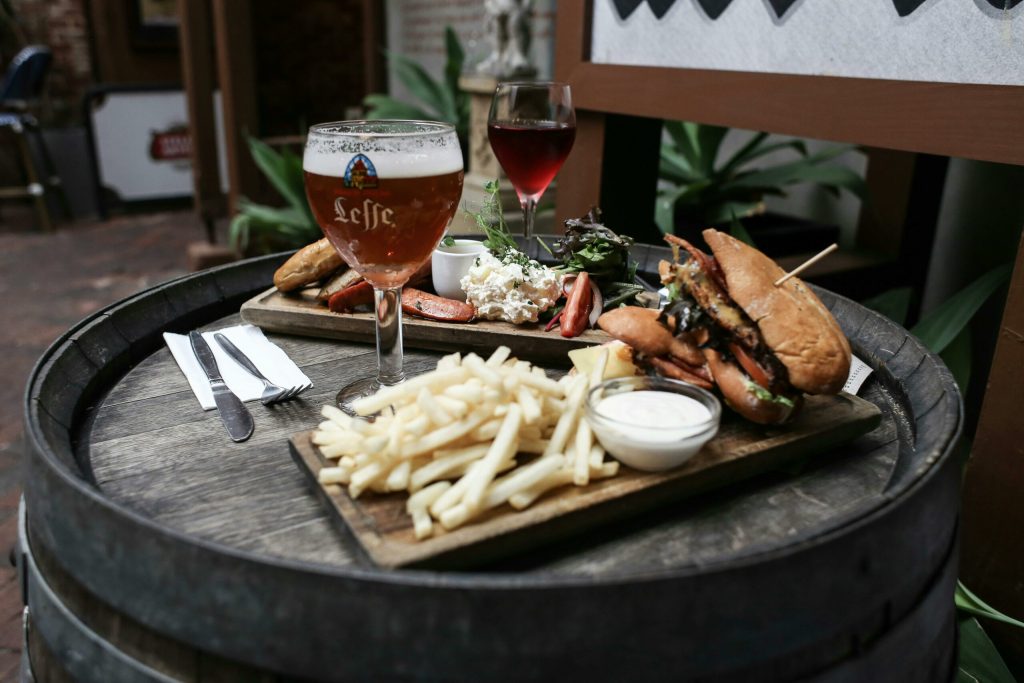 Lavalkohol vs. alkoholfri øl: Hvor stor er forskellen egentlig?