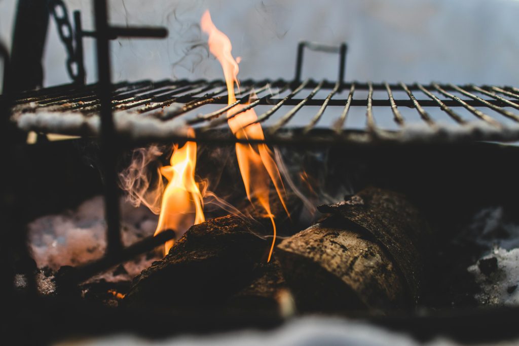 Det her geniale trick gør din grillrist non-stick på 30 sekunder