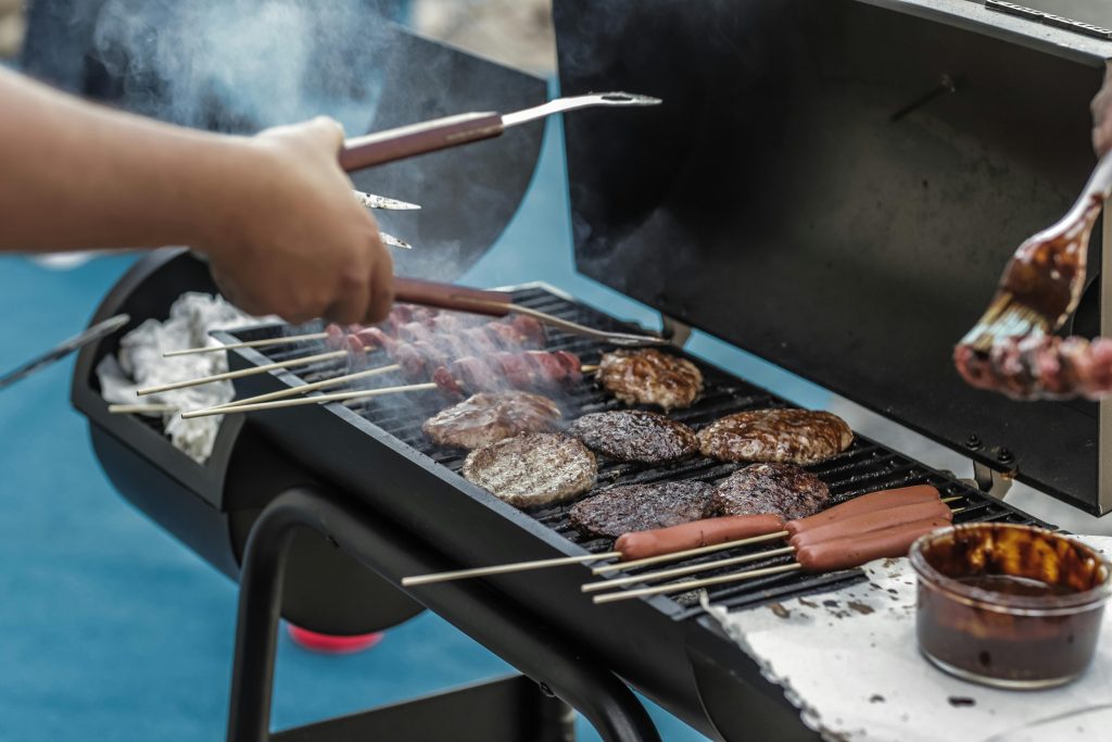 Den oversete egenskab ved bagepapir der redder din grill