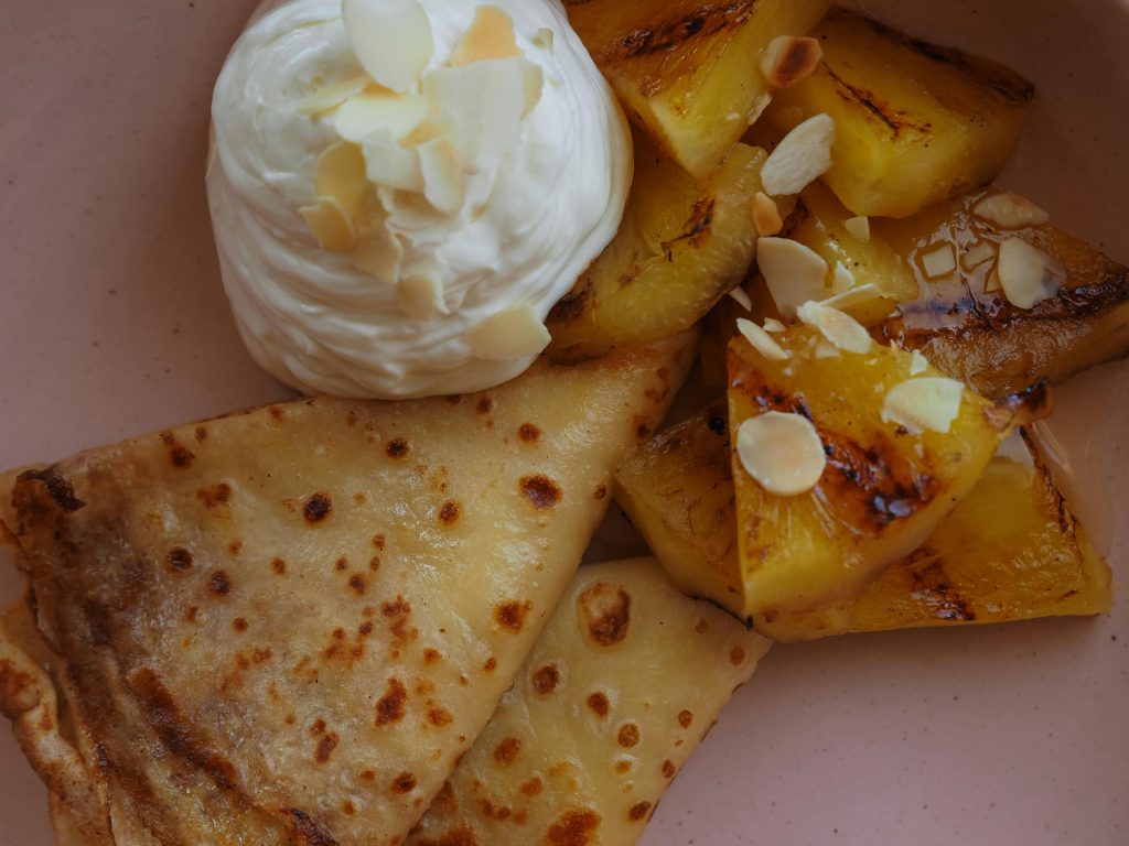 Sådan laver du grillet ananas til dessert