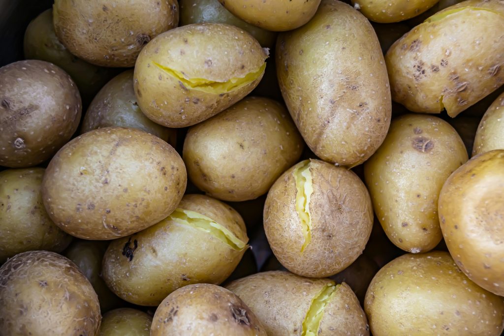 Sådan griller du bagekartofler